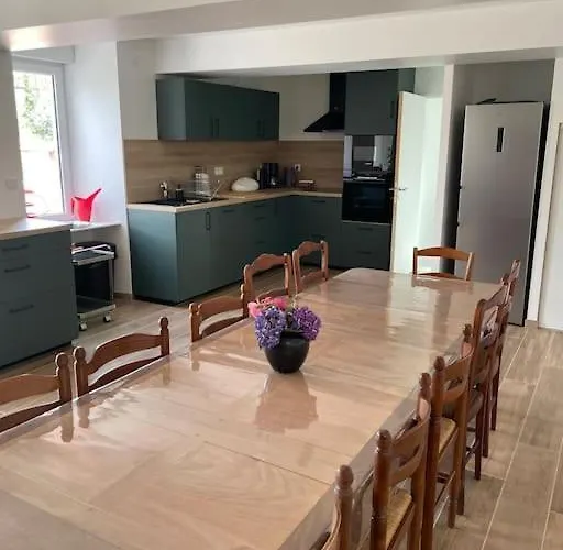 Hébergement de vacances De La Vallée 12 Pers *